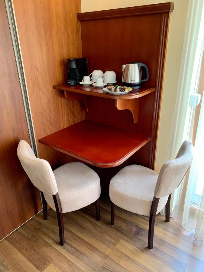 A01 Setany-Silverine Apartmanhaz-Orzoett Parkoloval บาลาตอนฟือเรด ภายนอก รูปภาพ