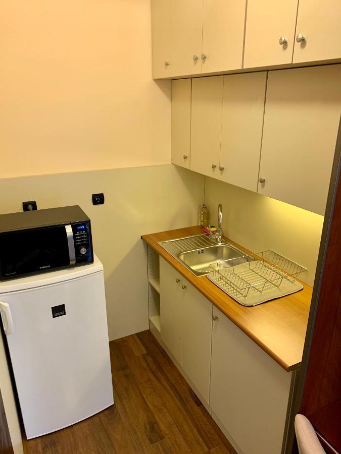 A01 Setany-Silverine Apartmanhaz-Orzoett Parkoloval บาลาตอนฟือเรด ภายนอก รูปภาพ